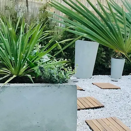 & Garden In The Old Town Apartment