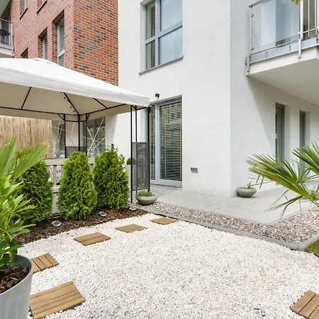 & Garden In The Old Town Apartment *