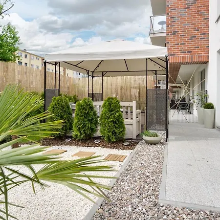 & Garden In The Old Town Apartment *